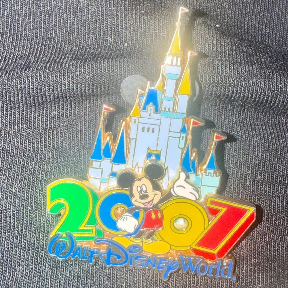 Disney Parks 2007 Castle Pin ✨ Walt Disney World Collectible